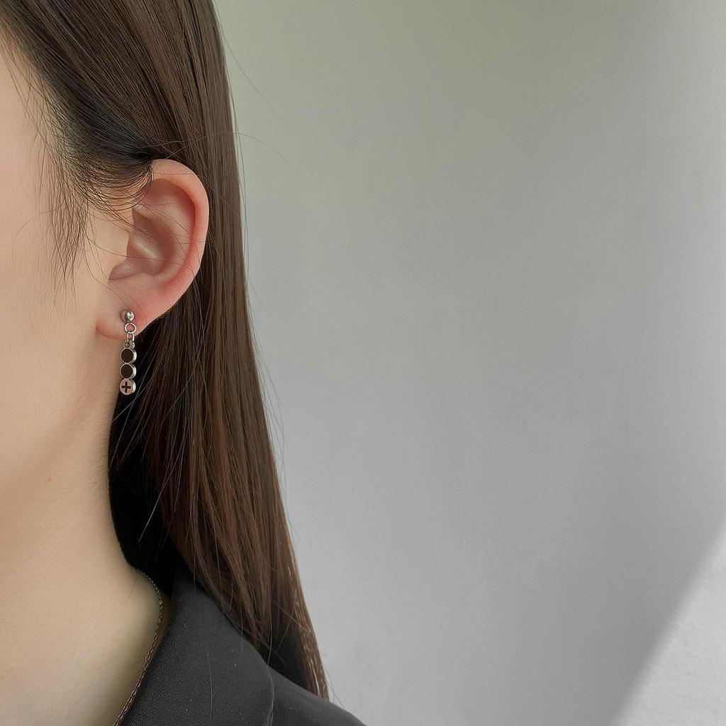 Khuyên Tai Nhỏ Hình Tròn Màu Đen  191020Khuyên Tai Thời Trang Hàn Quốc Độc Đáo