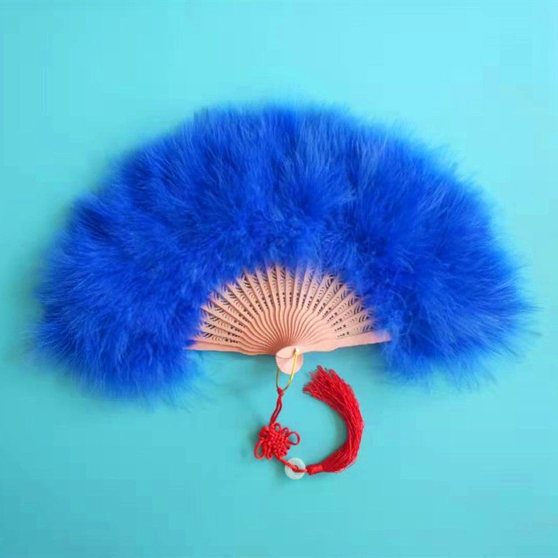 Toàn Bộ Quạt Xếp Chất Liệu Nhung Dày Dặn Phối Lông Vũ Phong Cách Cổ Điển