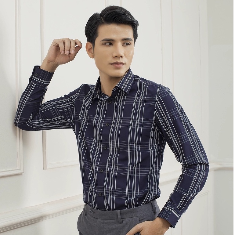 Áo sơ mi công sở nam dài tay Aristino màu tím than caro trắng dáng slim fit ôm không túi vải sợi sồi ALS20509