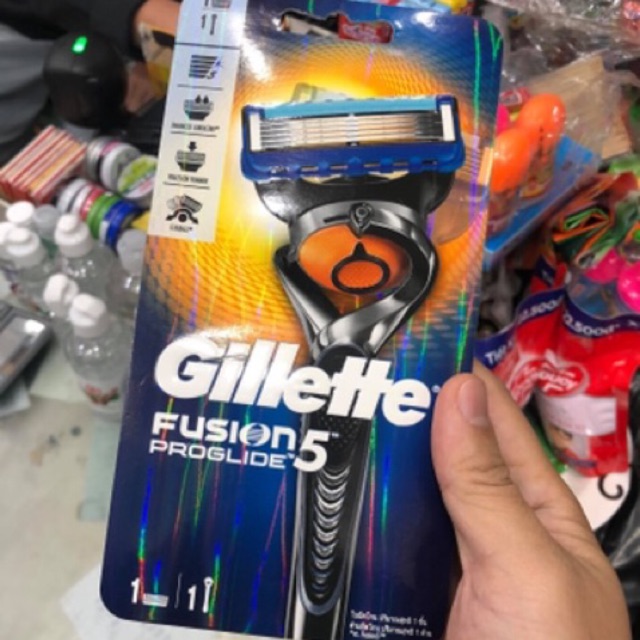 Bàn cạo râu Gillette Fusion (cán + 1 lưỡi trên cán)