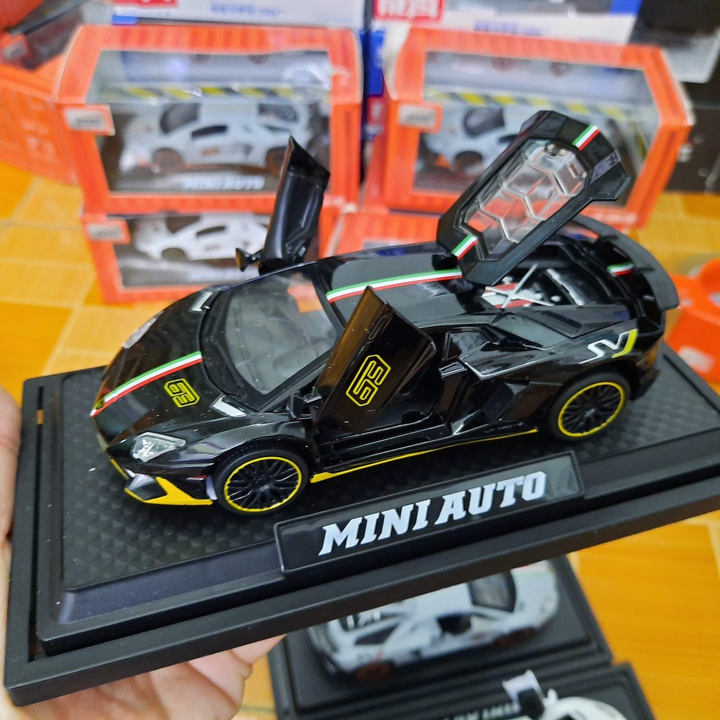 Xe ô tô đồ chơi trẻ em tỉ lệ 1:32 mô hình xe Lamborghini LP780 xe bằng kim loại có âm thanh và đèn mở 2 cửa