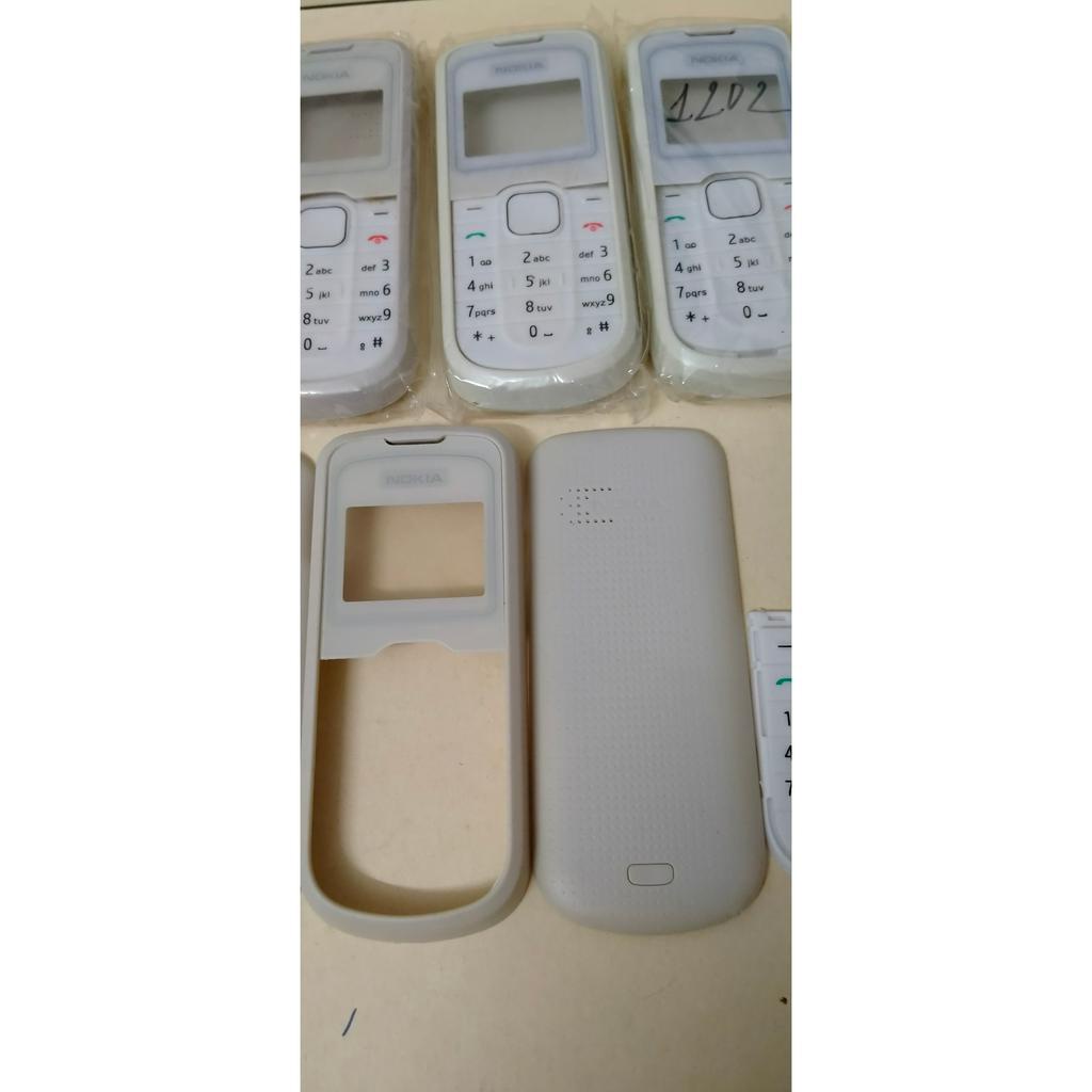 Vỏ Nokia 1202 có phím và không có khung sườn, mặt có màu trắng và màu đen, giá tốt nhất