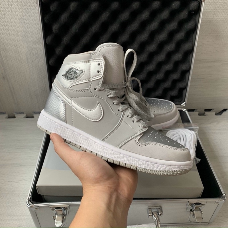 GIẦY JODAN1 XÁM BẠC LAI AU