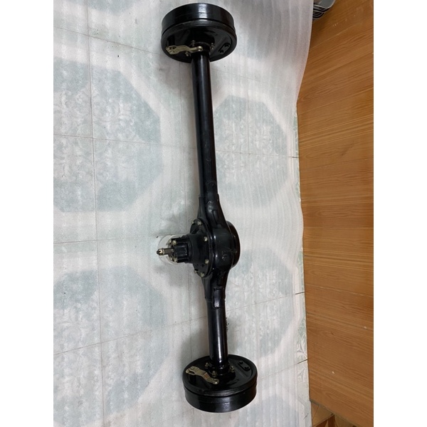 Cầu liền,cầu rút 110cm. Dùng chế xe 3bánh,xe 4 bánh,chiều dài phủ bì cầu 110cm.tim ốc bắt bánh. 8cm x 11.5cm