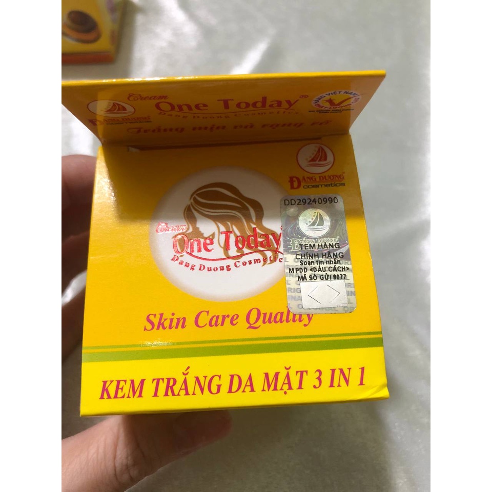 Kem trắng da mặt 3in1