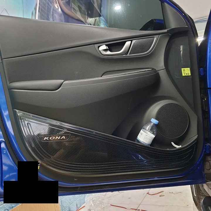 Bô 4 ốp tapli cửa xe KONA 2018 2019 2020 2021 2022  tặng kèm cuộn keo 3.M