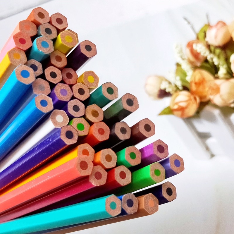 Hộp bút chì màu 12 chi tiết,nắp hộp thiết kế đầu chuốt bút