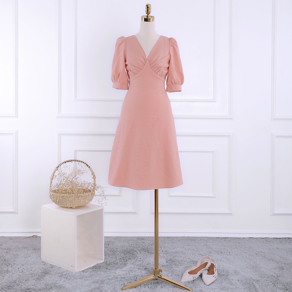 Đầm trắng nữ, tay lỡ, cúp ngực, cổ V, hàng thiết kế cao cấp TK FASHION trẻ trung, quyến rũ - DK848