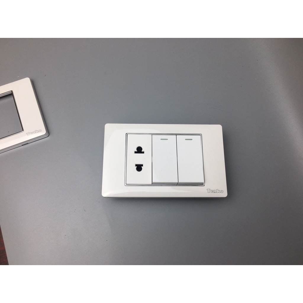 Công Tắc Ổ Cắm Điện Âm Tường Đẹp Mặt Nhựa Acrylic Bo viền Bạc - Thương Hiệu Nhật Tk-C27-027