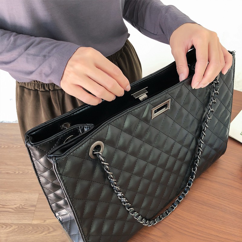 CÓ SẴN SLL D90 Túi xách bản to dây xích kiểu dáng sang chảnh;/