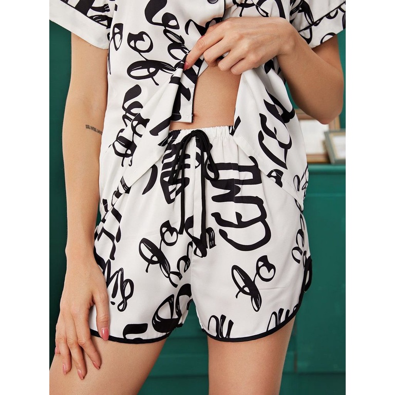 Bộ Đồ Ngủ Tay Ngắn Dáng Rộng Bằng Vải Lụa Lạnh In Họa Tiết Đơn Giản Thời Trang Cho Nữ