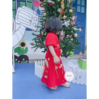 Áo dài hoa sen bé gái