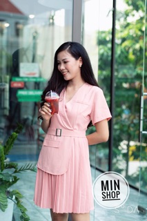 Váy xếp ly kèm đai
