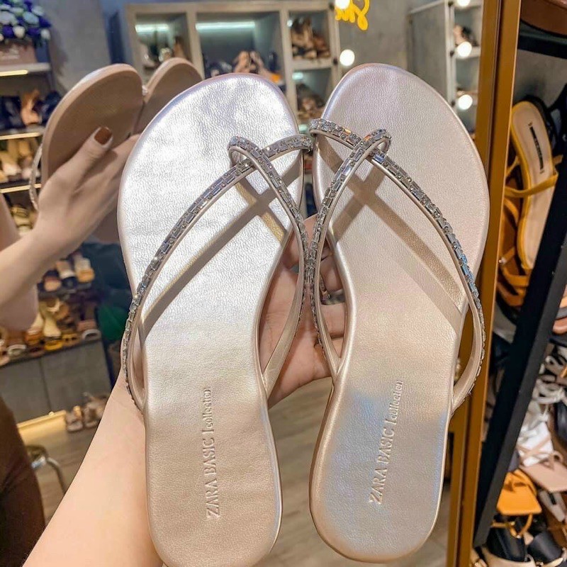 Xỏ ngón đính hạt