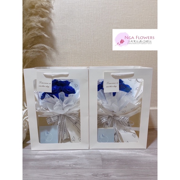 Bó Hoa Kèm Túi Xách Chữ Và Thiệp