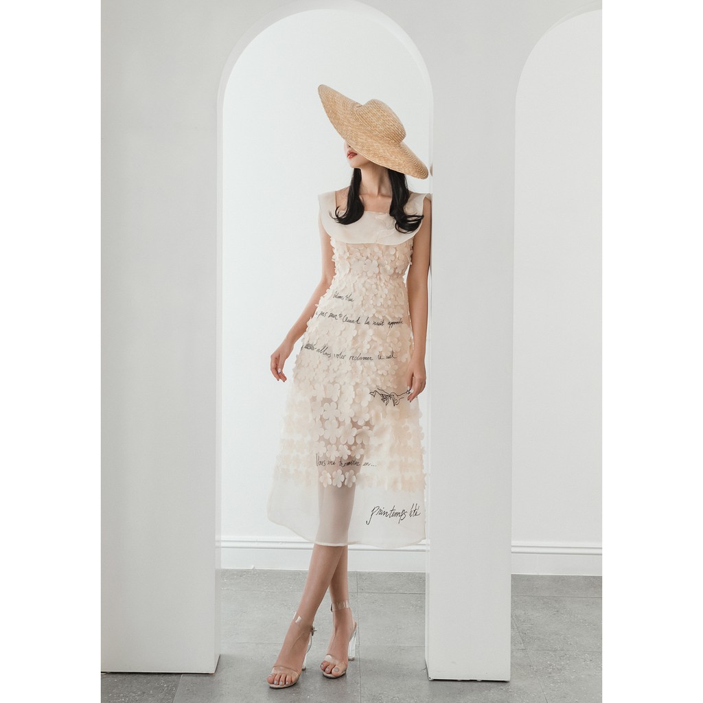 MADDY HATES ROSE - Đầm thiết kế màu be chất organza đính trăm cánh hoa dáng dài - Đầm tiệc màu be