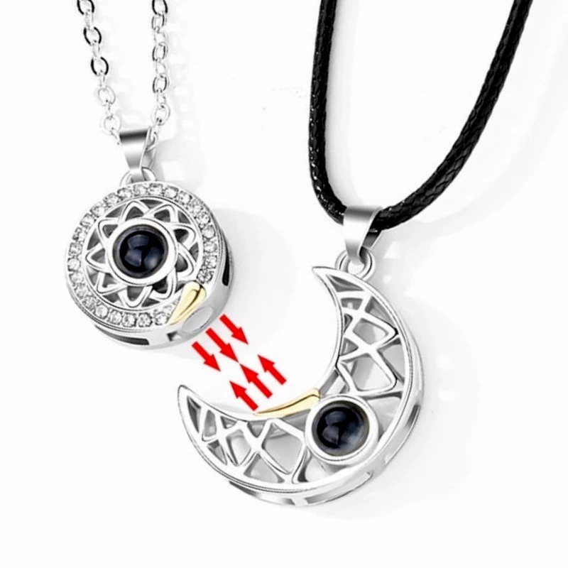 Set 2 vòng cổ từ tính hình mặt trăng mặt trời 100 ngôn ngữ i love you