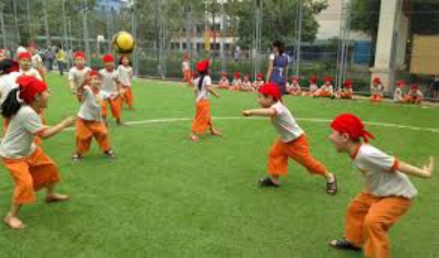 4 mét vuông Thảm cỏ nhân tạo.kích thước tấm cỏ 2m*2m.Cỏ cao 2cm