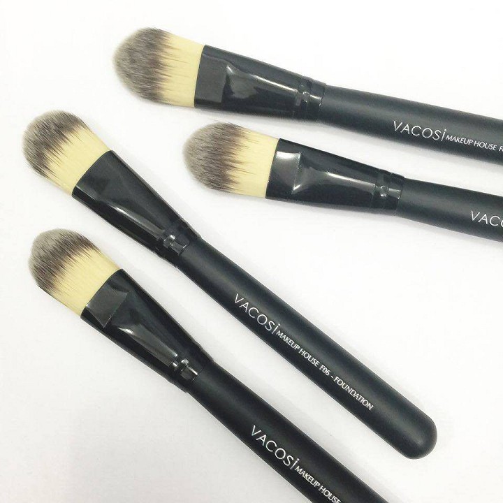 Cọ nền dẹp nhỏ Vacosi Foundation Brush F06