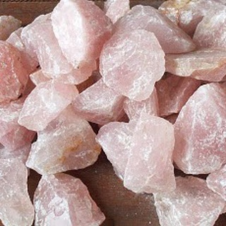 100gr đá thô màu hồng size 3-5 cm