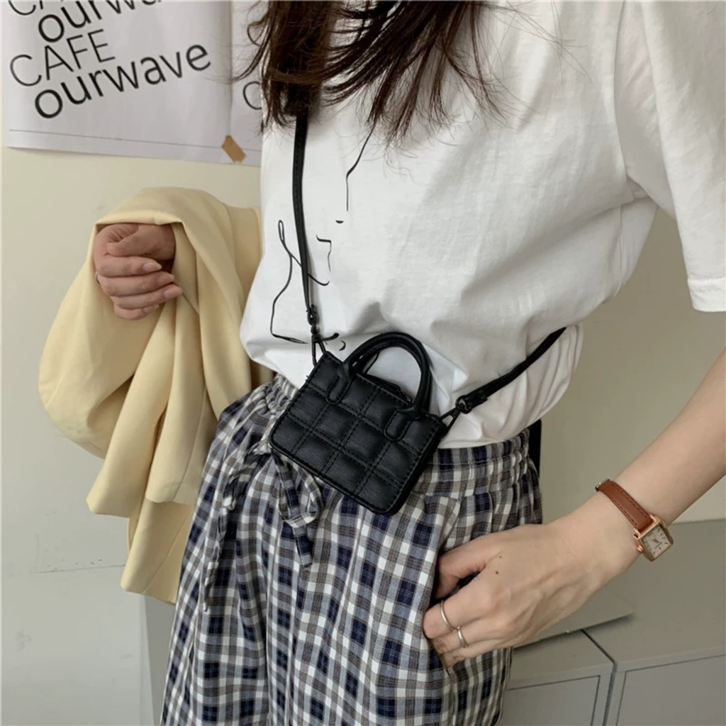 Túi đeo chéo mini bag siêu nhỏ chất liệu da trần trám kèm quai xách xinh xắn