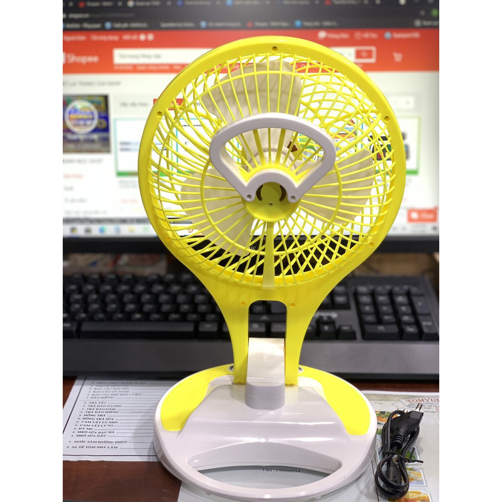 Quạt Sạc Điện Kiêm Đèn Led Mini Fan M-5580 rất đa năng và tiện lợi khi mang đi di chuyển