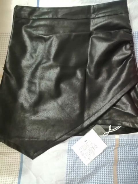 (SẴN) Chân váy da PU dáng chữ A lệch tà BETTER | BigBuy360 - bigbuy360.vn