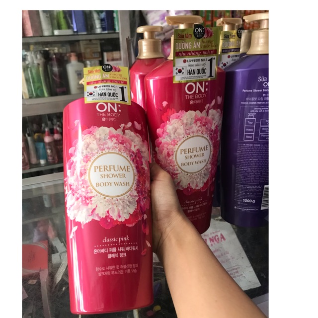 Sữa Tắm Nước Hoa ON: The Body Classic Pink 900G