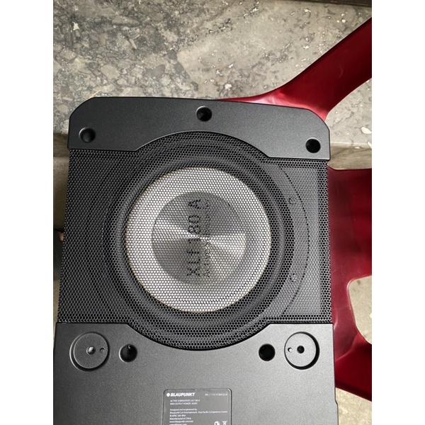 Loa bass gầm ghế blaubunkt 180A