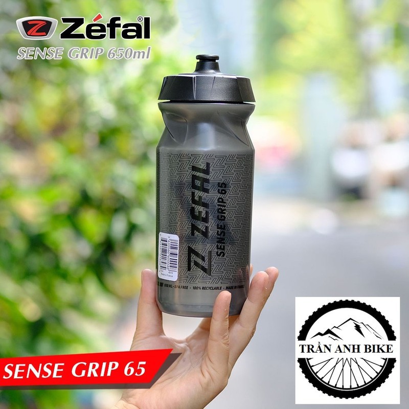 Bình nước xe đạp Zefal Sense Grip 650ml - Màu khói