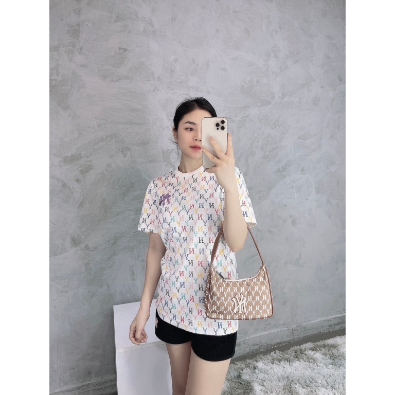 (HÀNG XUẤT XỊN) Túi xách B224 MONOGRAM JACQUARD HOBO BAG BROWN  Kích thước: 22 cm x 6 cm x 17 cm Made in Viet//nam