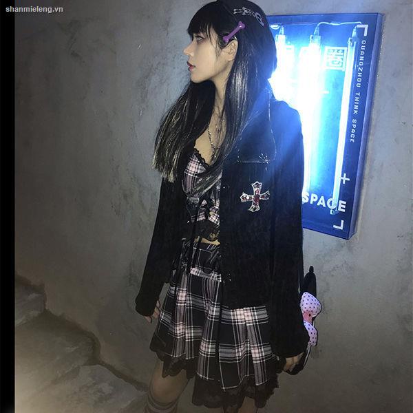 Áo khoác cardigan dệt kim màu đen đính đá phong cách punk 2021 cho nữ y2k