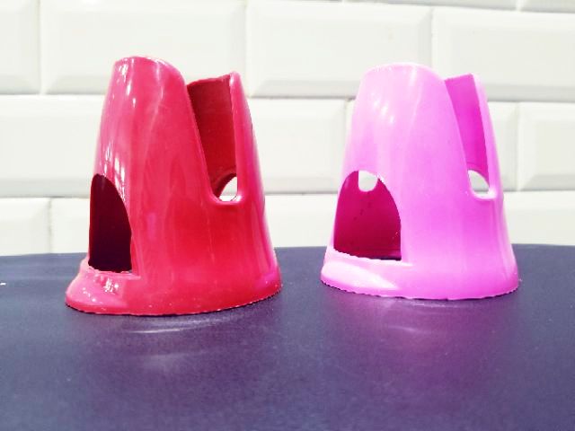 Đế để bình nước hamster 2in1 (giao màu ngẫu nhiên)