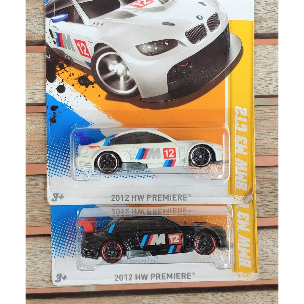 Xe mô hình tỉ lệ 1:64 Hot Wheels BMW M3 GT2 ( trằng và đen )