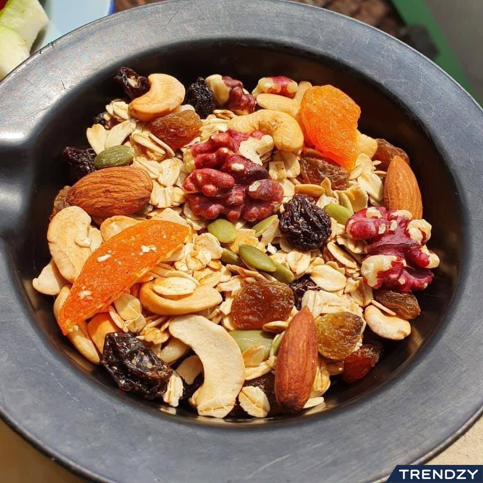 [Mã GROSALE1 giảm 8% đơn 500K] Granola Siêu Hạt Thơm Ngon, Ngũ Cốc Giảm Cân Thêm Macca, Óc Chó, Dừa Khô BẾP MẸ SG