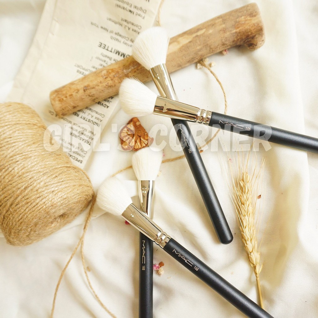 Cọ tạo khối phấn vát xéo MAC 168