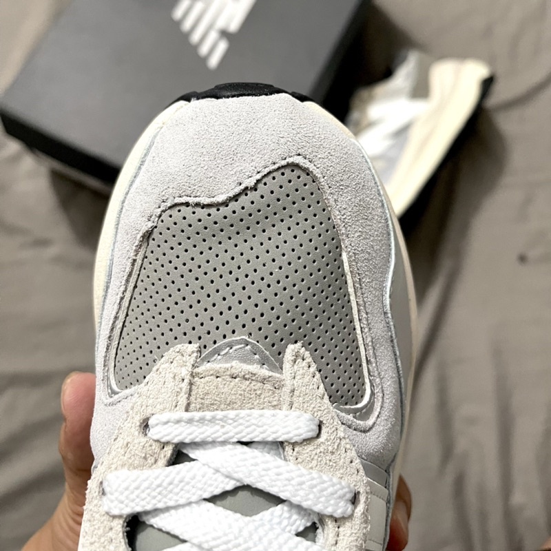 Giày sneaker NB57/40 Xám tiêu chuẩn