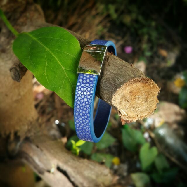 Vòng tay phong thủy da cá đuối handmade