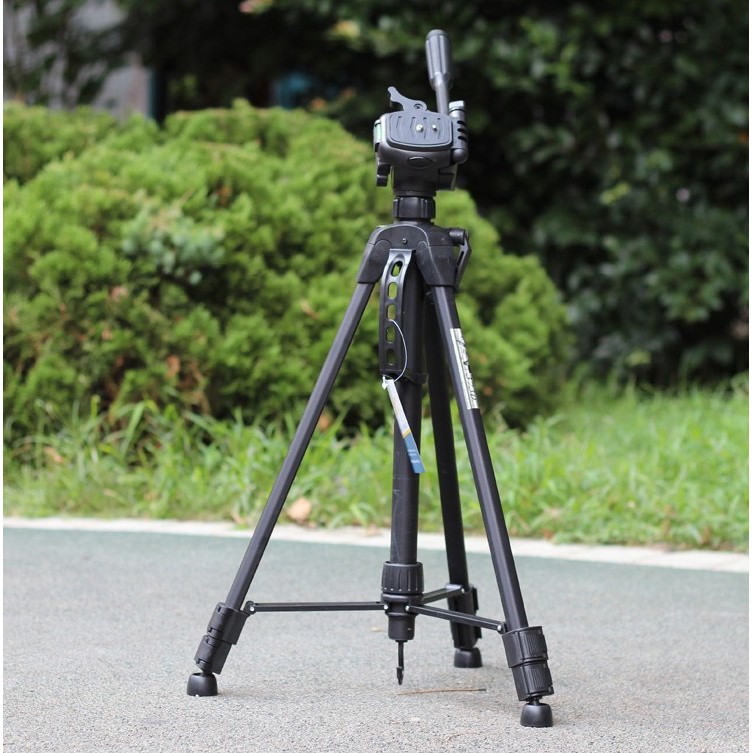 Tripod chân máy ảnh Weifeng WT-3520, khung nhôm cao cấp, cao 1.4m chịu tải 3kg, có túi đeo. Tặng kèm kẹp điện thoại