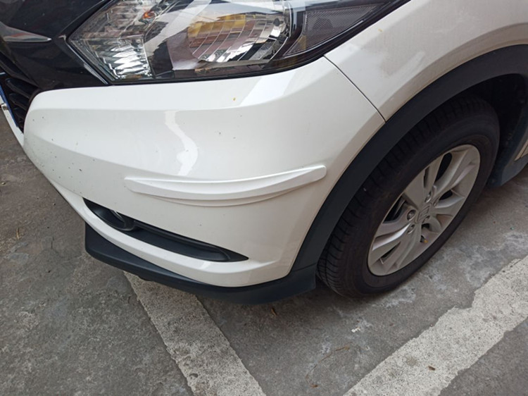 Dải dán viền cản chống va chạm tiện dụng cho xe hơi