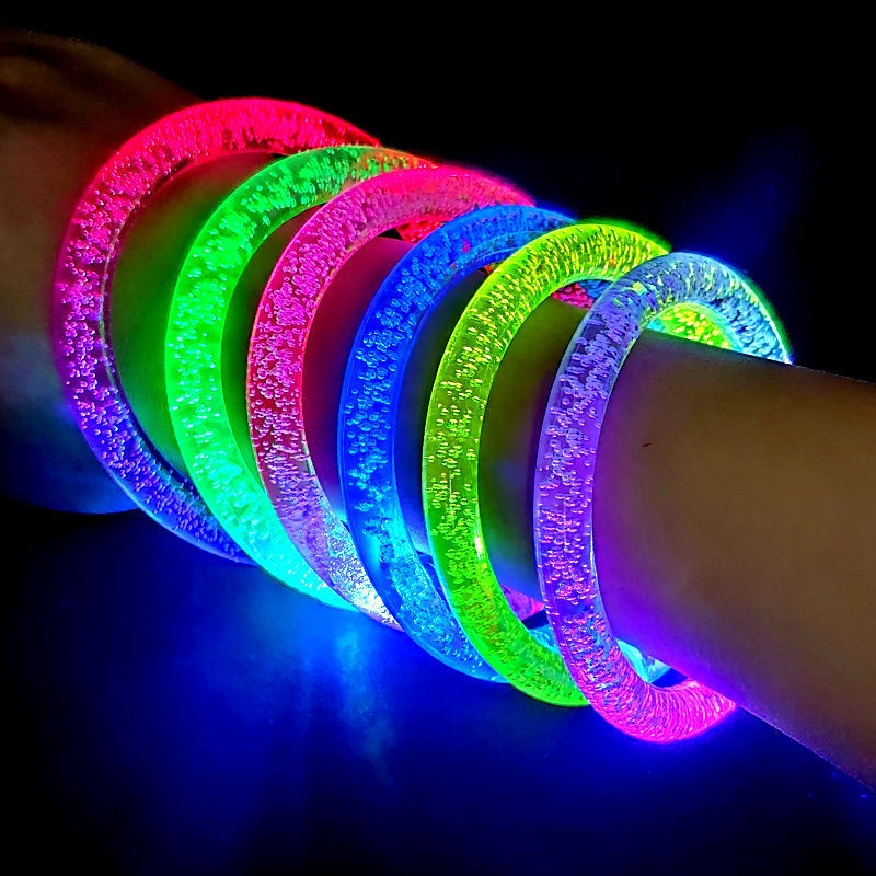 1 Sản Phẩm Bán Chạy Vòng Tay Acrylic Có Đèn LED Cho Bé