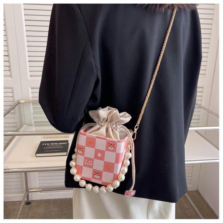 Túi xách hộp vuông rút chuỗi caro vuông