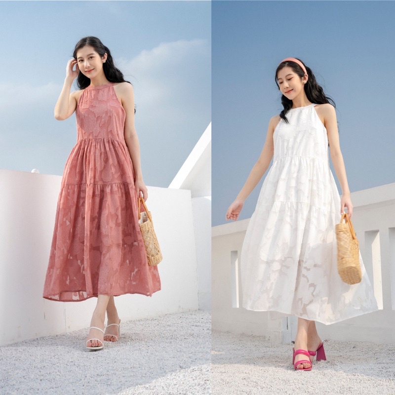Đầm Maxi Cổ Yếm Vải Ren Hoa Viền Nổi Phom Suông Dài Váy Maxi Đi Biển Dáng Dài