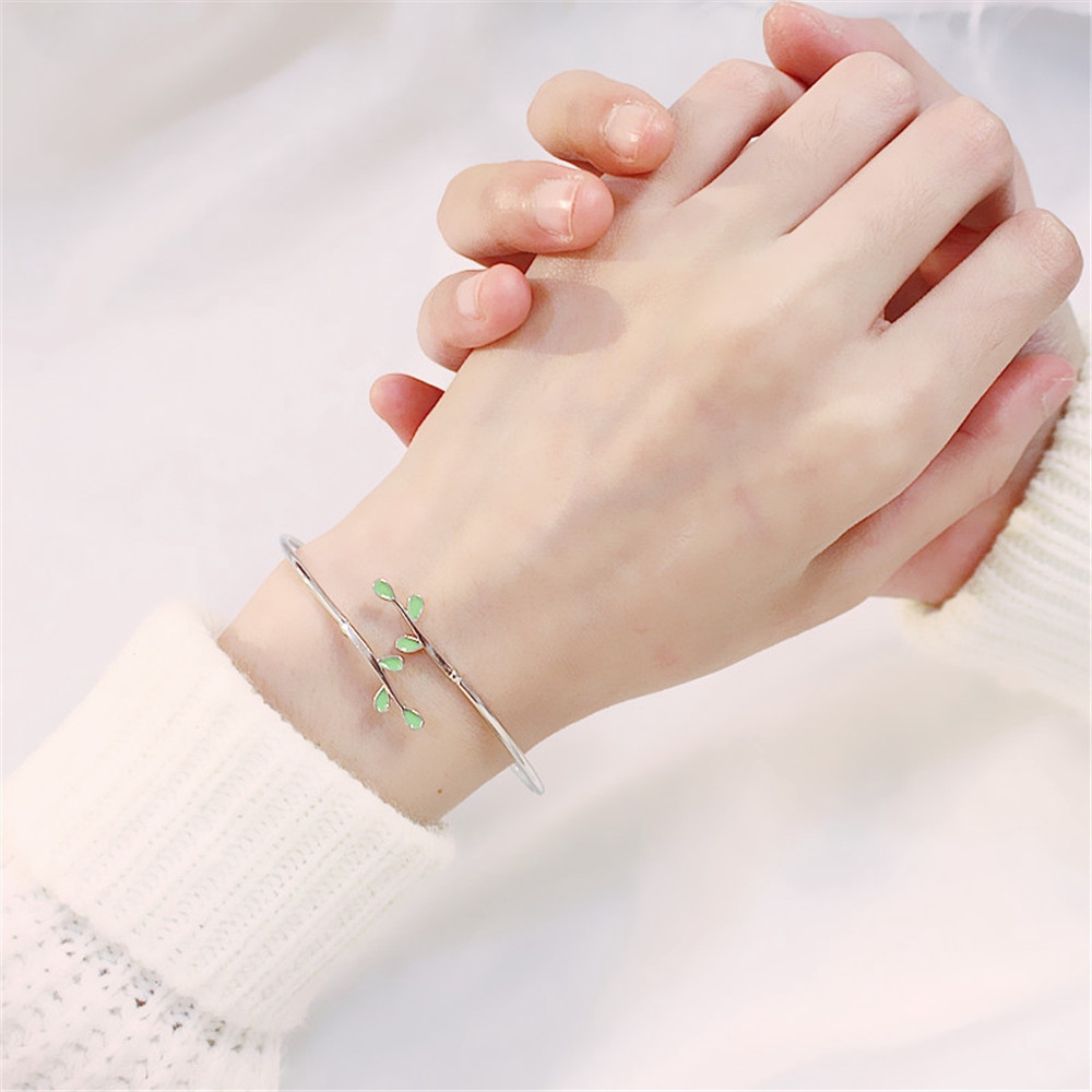 Vòng Tay Mặt Hình Lá Phong Cách Retro Cho Nữ