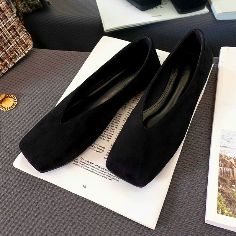 Giầy nữ- Giày nhung mịn đen trơn mũi vuông