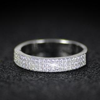 Nhẫn đính đá pha lê thiết kế thanh lịch