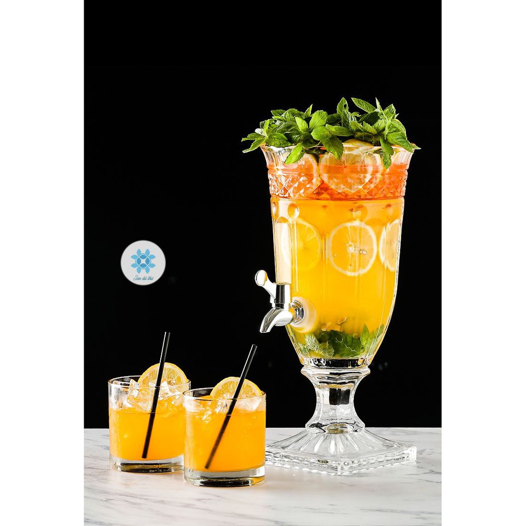 Bình thuỷ tinh đựng nước