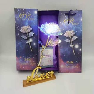 Hoa mạ vàng có đến chữ love