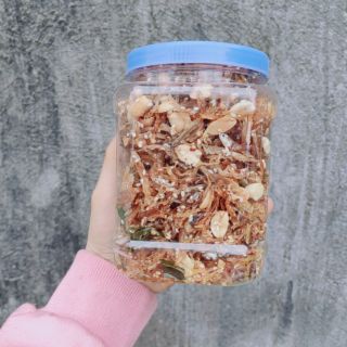 Cá cơm rim lạc vừng mặn ngọt.