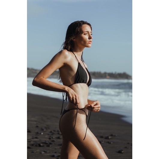 SET bikini lọt khe (Buby)